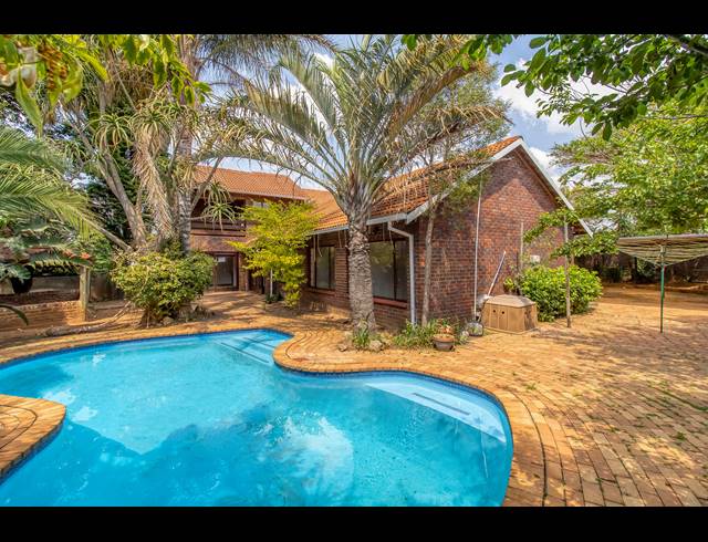 4 BEDROOM FREEHOLD FOR SALE IN WELTEVREDEN PARK
